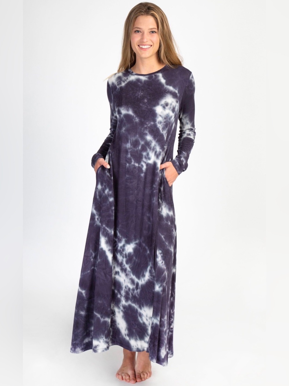 NATURAL LIFE Stevie Knit Maxi Dress Blue/Purple & White Tie-Dye Long Sleeve